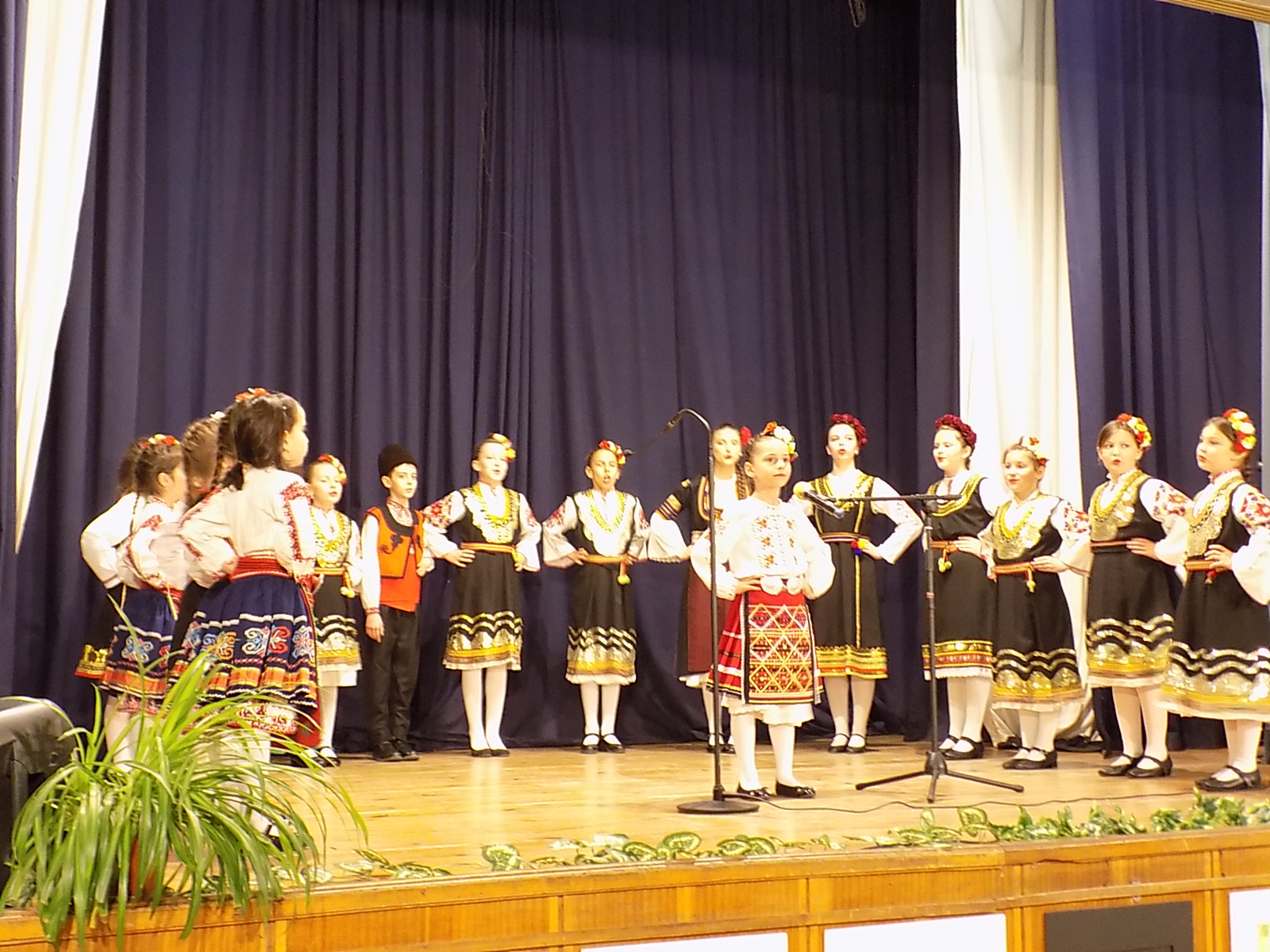 Концерт на  Студио за народно пеене Росица и ДТС Пендари-Зала ГС